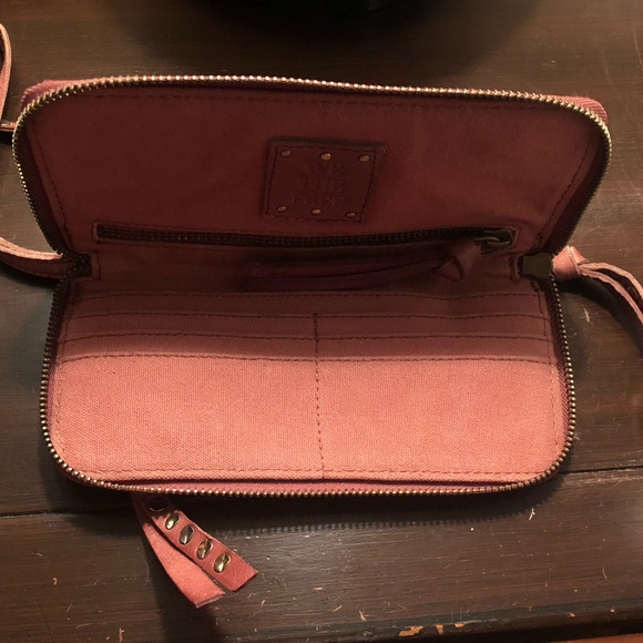 Free People Kaitlyn distressed wallet - Picture 4 of 6
